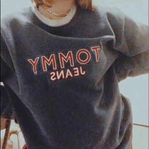 Vintage Tommy Jeans Sweatshirt!